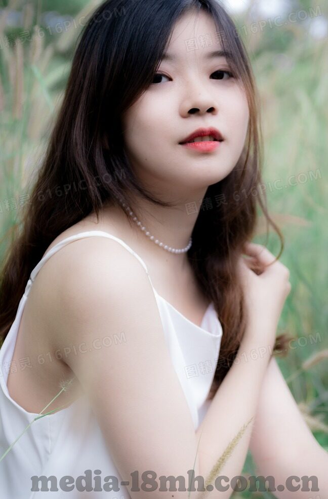 人妻人草-人生路上的温柔守望 —— 人妻与人草的细腻交织